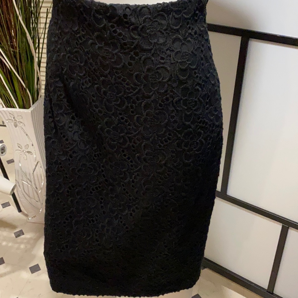 Brand Dana Buchman Size 2  Brand New Good Condition